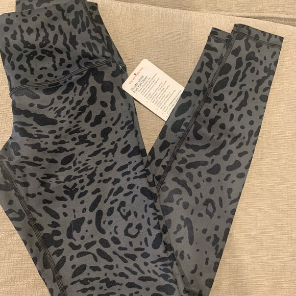 Wunder Under Pant *Full-On Luon (Roll Down) size 4 - Picture 6 of 7